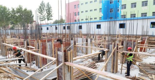 強信心 穩(wěn)經(jīng)濟 促發(fā)展 上口鎮(zhèn) 秋風(fēng)起碩果豐 項目建設(shè)正當(dāng)時